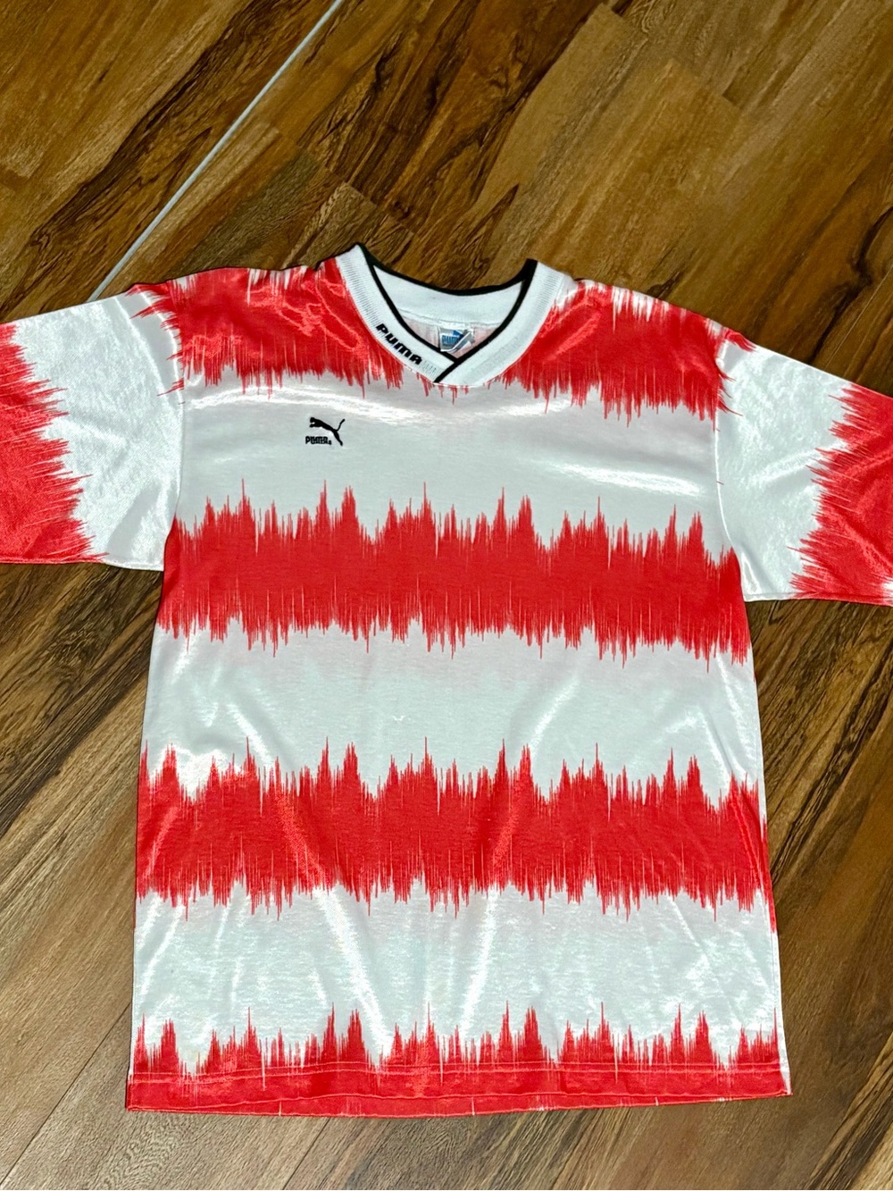 90's Puma Sound wave Design Embroidered Logo Soccer Jersey Xl